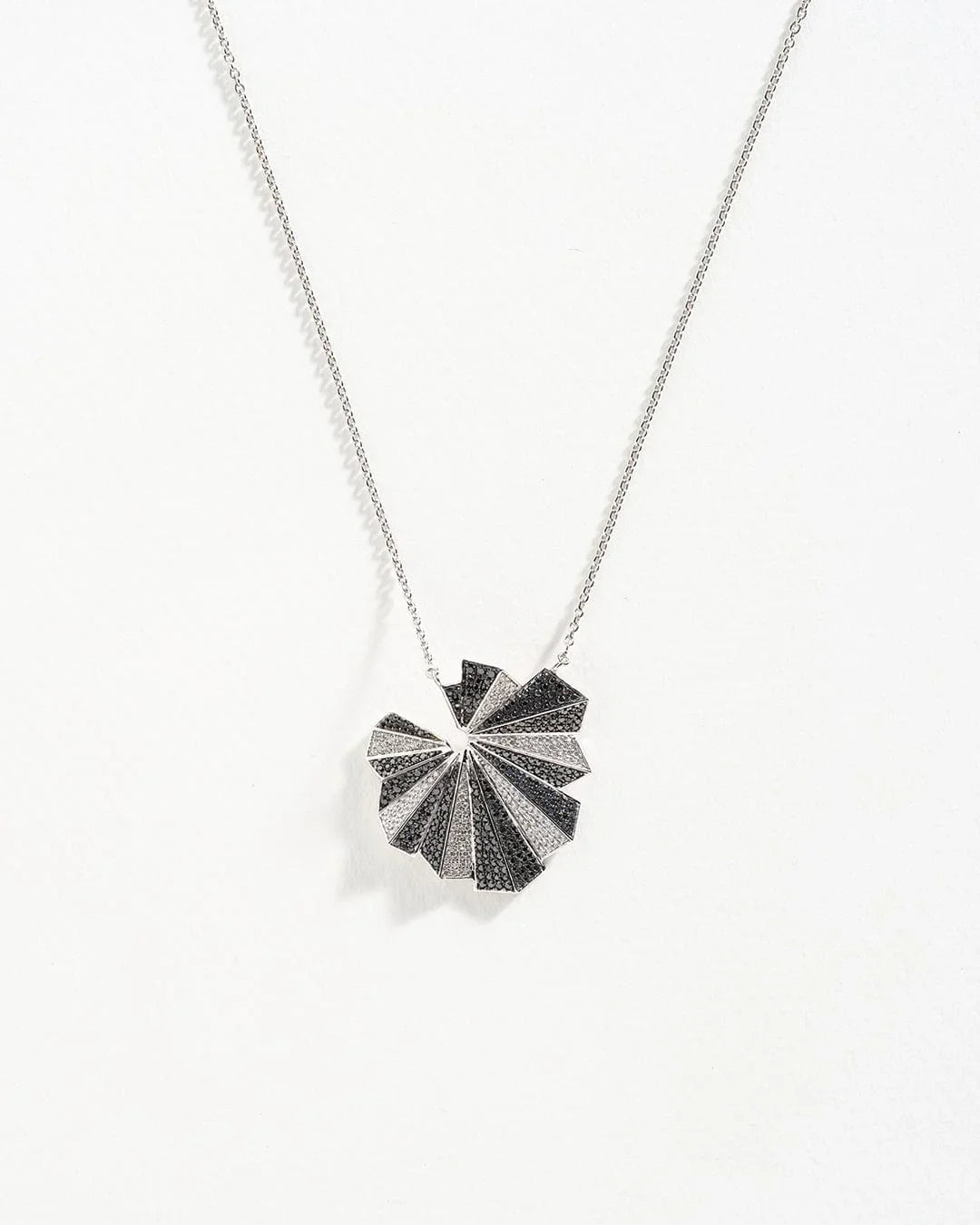 Akshita Rattha Pendants Arche Pendant